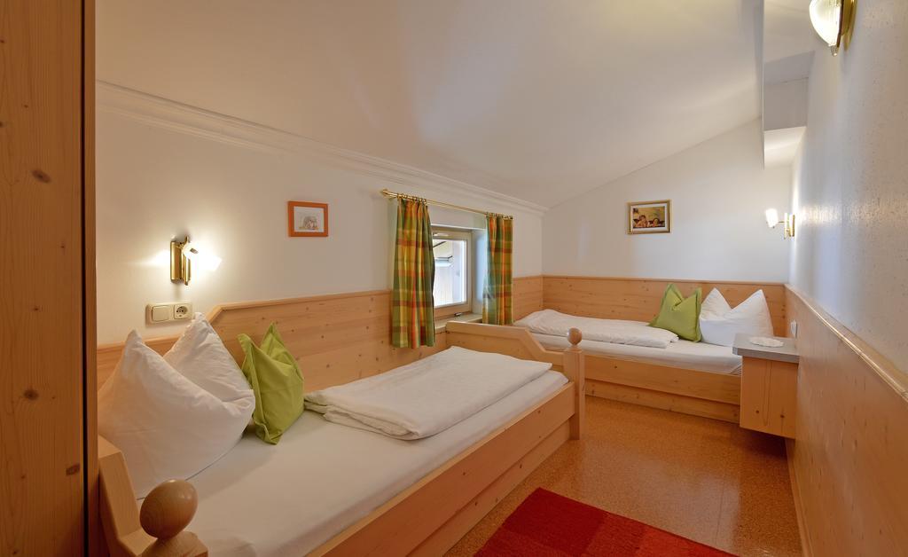Huettschmiedhof Villa Kössen Kamer foto