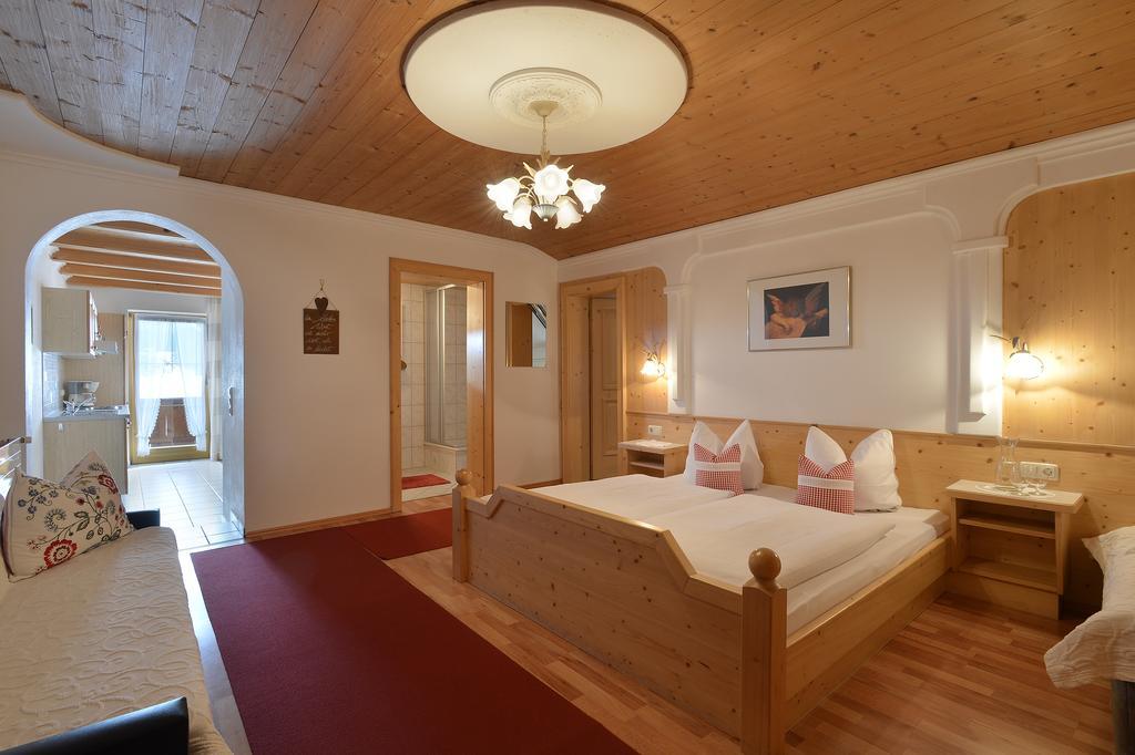Huettschmiedhof Villa Kössen Kamer foto