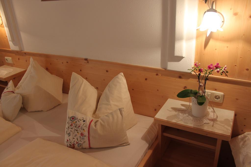 Huettschmiedhof Villa Kössen Kamer foto